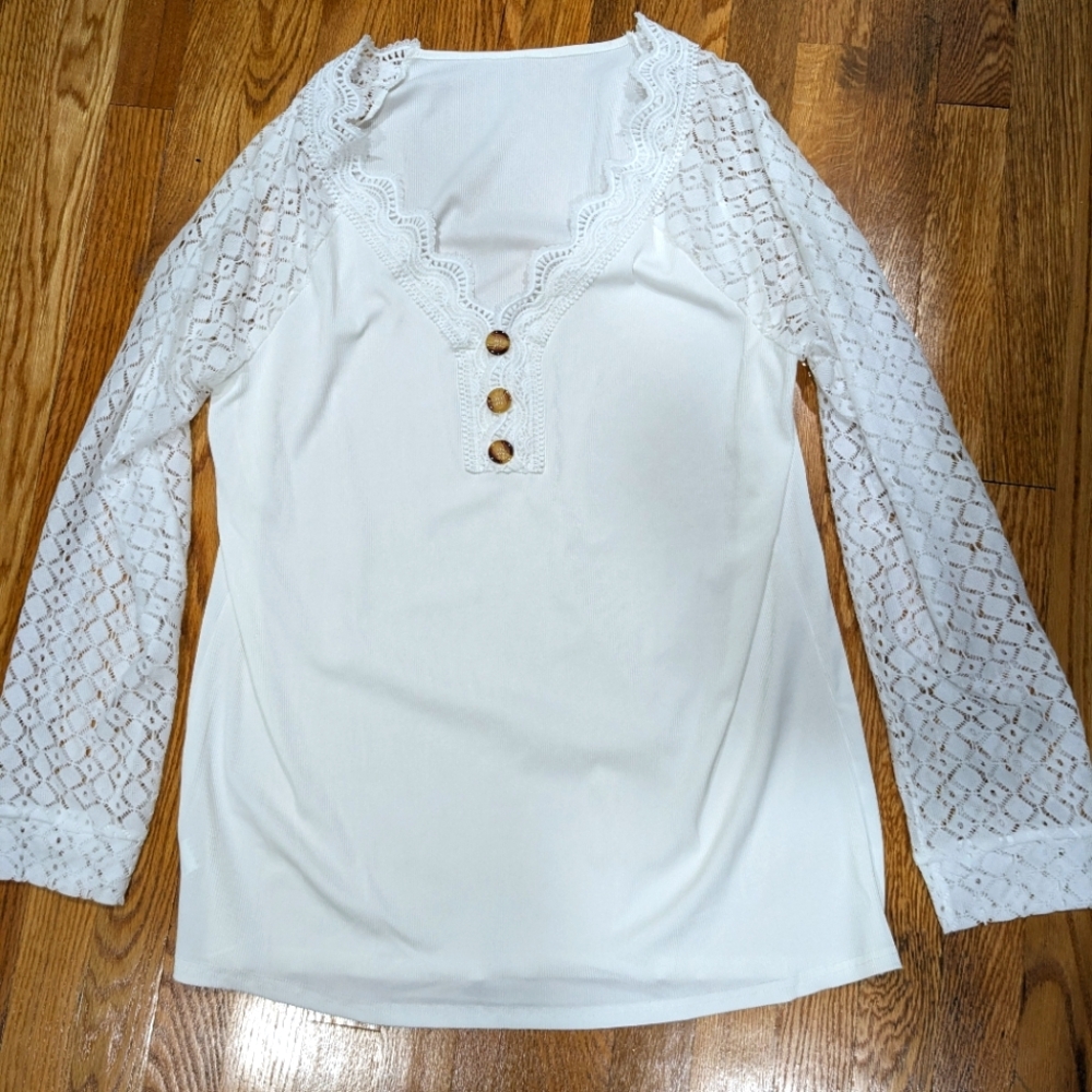 Women's dress top, white w/ lace sleeves. Size XXL. NWOT
